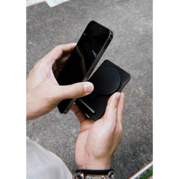Skinarma Magnetic Powerbank 5000 mAh Power Bank With Stand - Kira Kobai - Tashqila